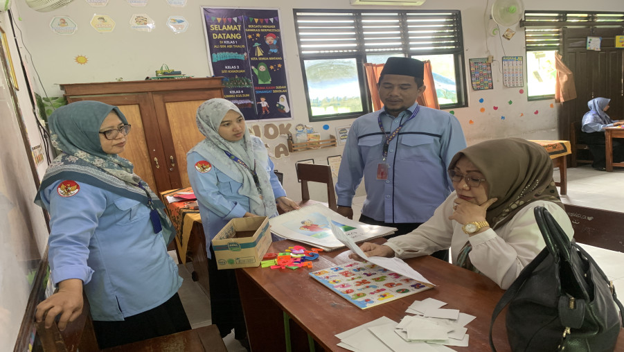 Pastikan Proses PMBM Sesuai Juknis, Katim Kesiswaan Kanwil Kemenag Lampung Lakukan Monitoring di MIN 2 Bandar Lampung