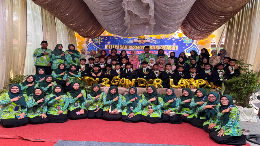 Meriah dan Penuh Haru, MIN 2 Bandar Lampung Gelar Pelepasan Kelas VI, Khotmil Qur’an, dan Wisuda Tahfizh